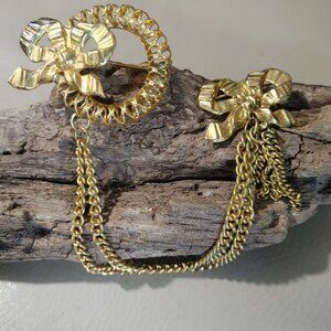 Swag Brooch Yellow Gold Tone Bow Chain Pin Set Ornate Tassel Dangle Detailing